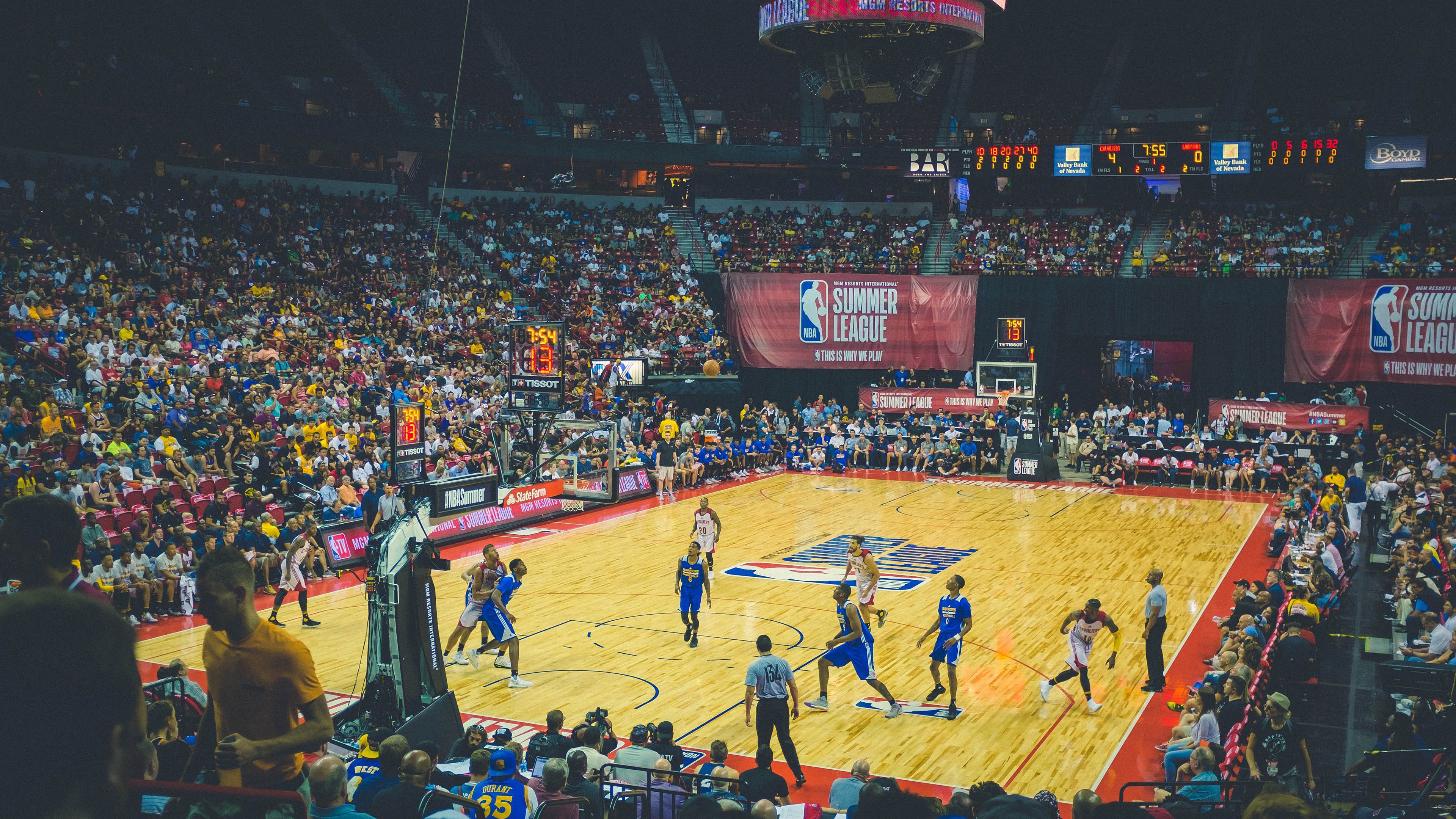 史密斯决赛冲刺惊艳全场，史密斯比赛视频